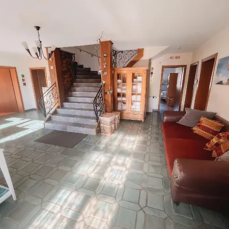 Mountain High Lodge Guest house *