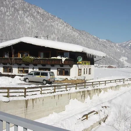 Mountain High Lodge Guest house *
