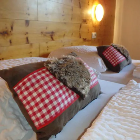 Mountain High Lodge Guest house *